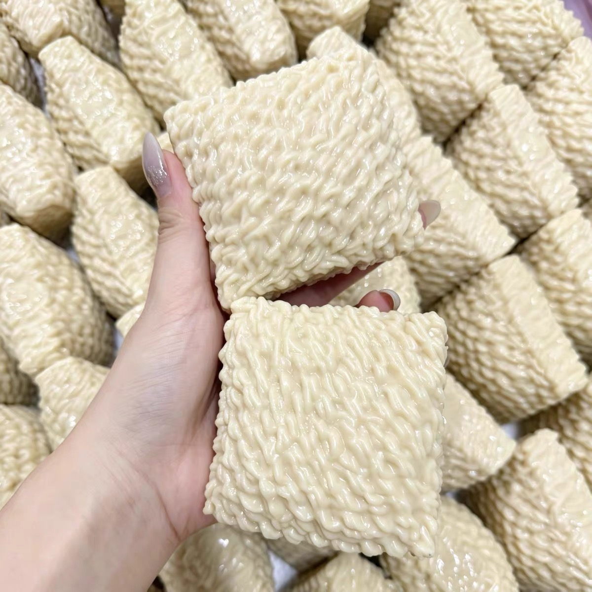Crunchy Fried Noodles Squishy  - Building Blocks 评论和价格